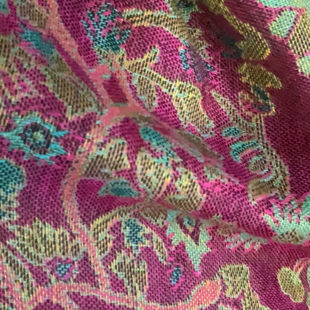 Elegant Floral Scarf from Italy – 100% Viscose, 76” x 28” + Fringe” - Picture 3 of 9
